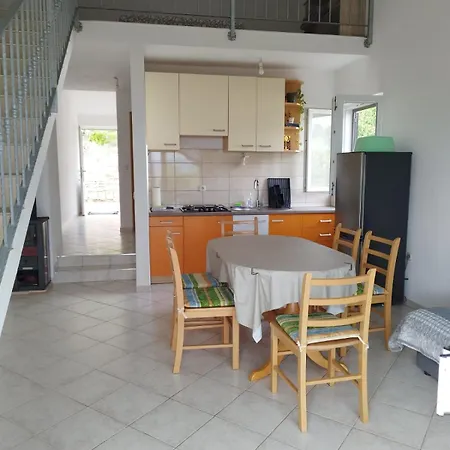 Tonka Appartement Gdinj